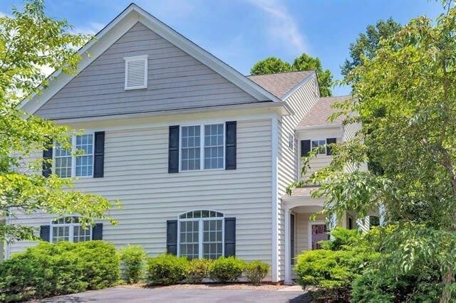 Foto del edificio - Bright Townhouse Available in Forest Lakes