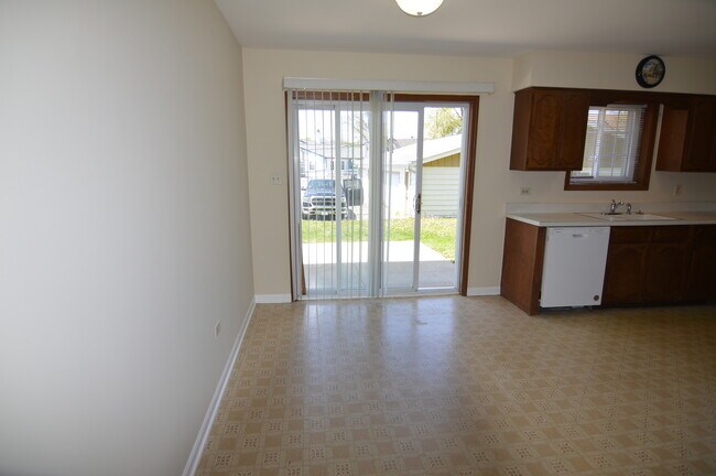 Foto del edificio - 372 S Eastern Ave