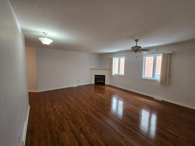 Building Photo - 863 Bushby Ct