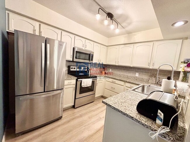 Foto del edificio - 13900 Lake Song Ln