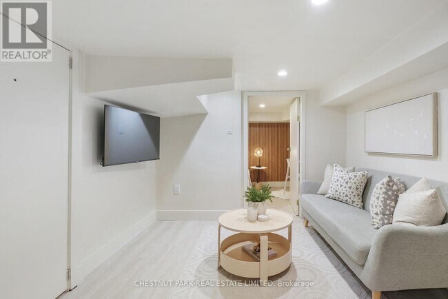 Building Photo - 76 Major MacKenzie Dr.