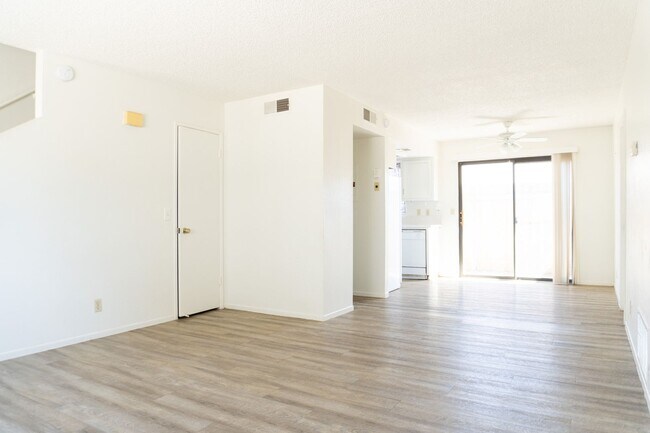 Foto del edificio - PLACE-1024 W Atkins Ave