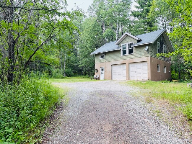 Carriage House - 3901 1/2 Greysolon Rd