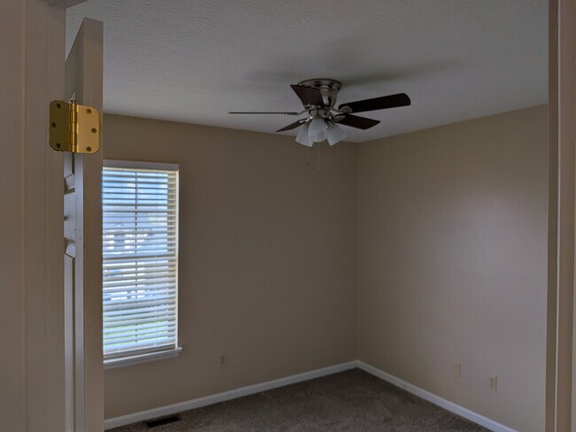 Foto del edificio - 907 Weeping Willow Dr