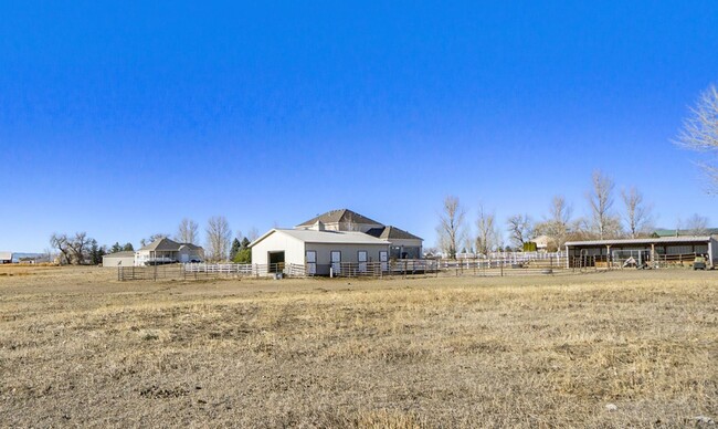 Building Photo - Country Living Close To Town 4 Bedroom Hom...