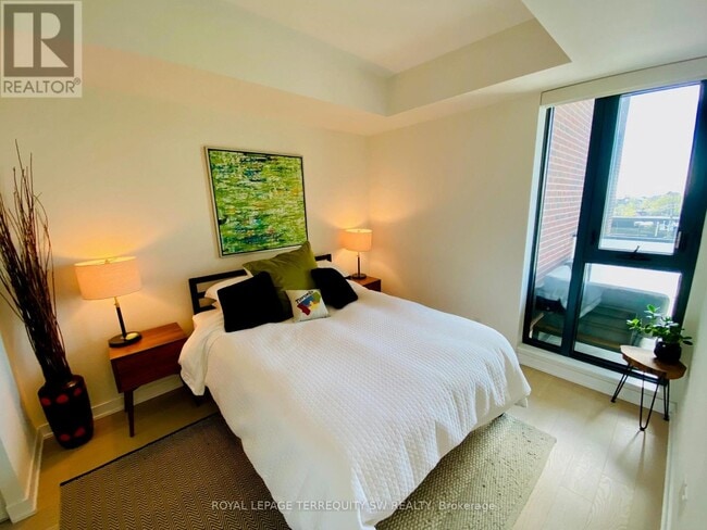 Photo du bâtiment - 430-430 Roncesvalles Ave