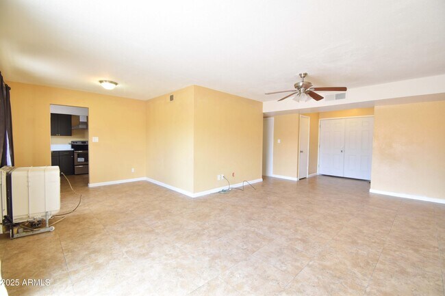 Building Photo - 6525 W Mercer Ln