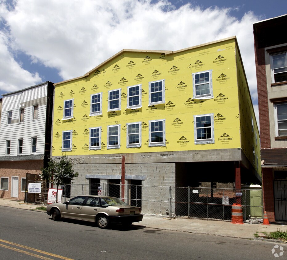 Primary Photo - 84 1st St