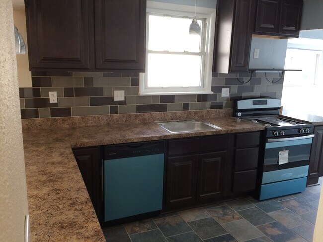 Building Photo - 526 Dunster St