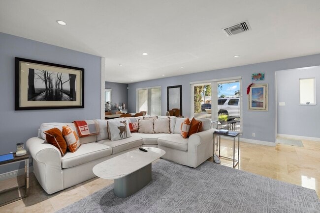 Foto del edificio - 6251 NE 19th Terrace