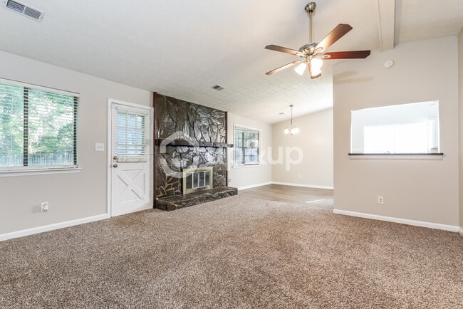 Foto del edificio - Fantastic 3bd/2ba home! Coming soon!