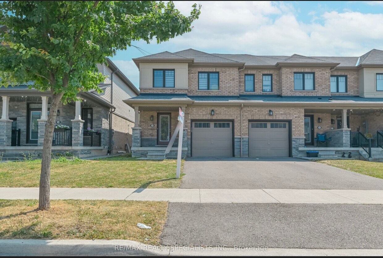 Primary Photo - Stunning Townhouse In Stoney Creek