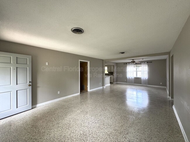 Building Photo - 903 Marscastle Ave