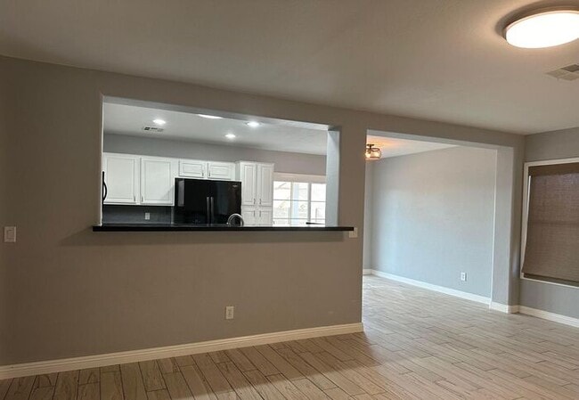 Building Photo - 1401 S 228th Ln