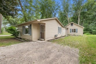 Building Photo - 9535 Listeria St