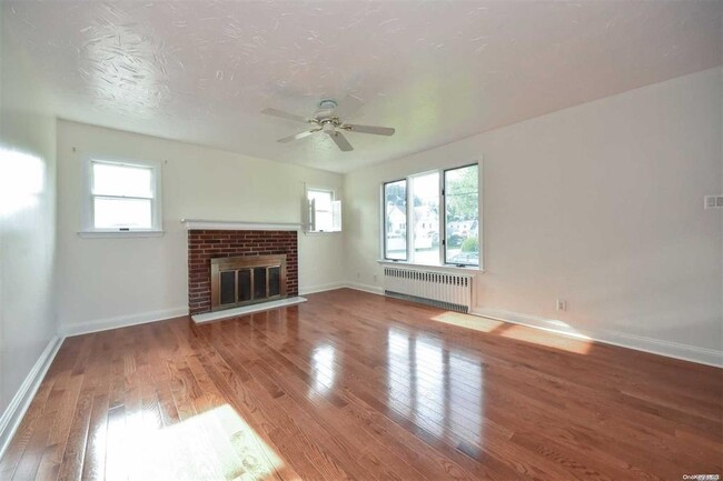 Building Photo - 16 Lindbergh Ave