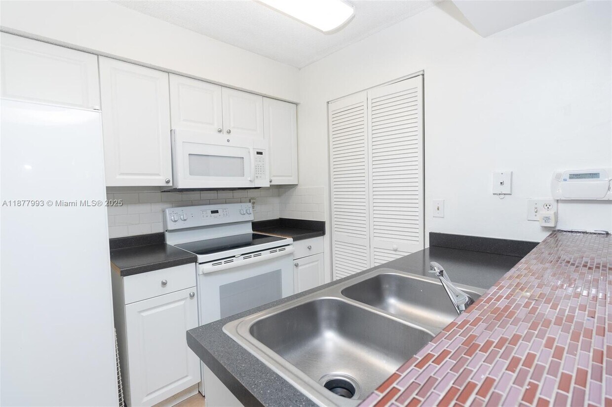 Foto principal - 1227 SW 46th Ave