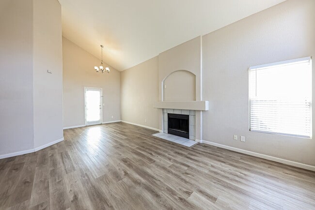 Foto del edificio - 7841 W McRae Way