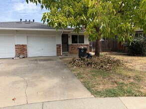 Building Photo - 2635 Moderna Ct