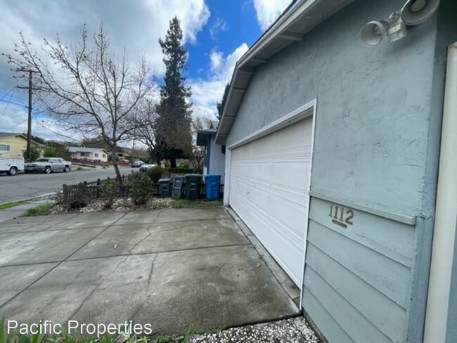 Building Photo - 4 br, 2 bath House - 1112 Butte Dr.