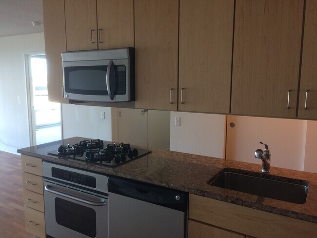 Foto del edificio - 9725 Woods Dr