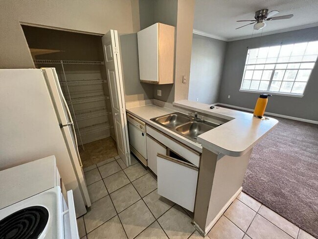Foto del edificio - Superb 1 bed / 1 bath located in the Madis...
