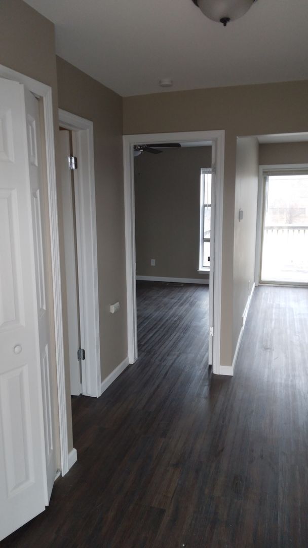 Foto del edificio - 1 Bd/1 Bath Upper condo in Secured Bldg