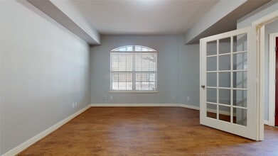 Building Photo - 328 Malone St