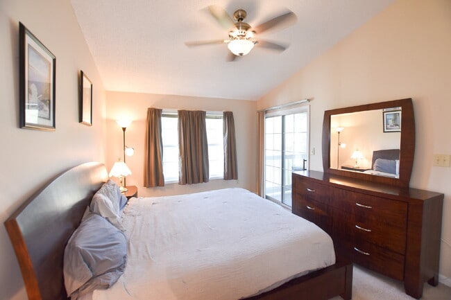 Foto del edificio - Spacious furnished two, bedroom, two bath Condo.