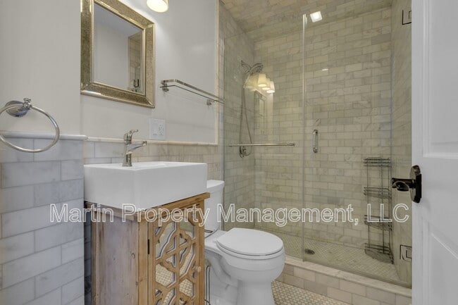 Building Photo - 184 William St