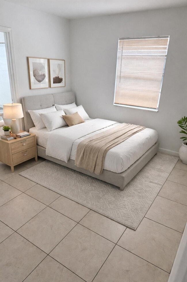 Building Photo - 218 NW 9th Ave