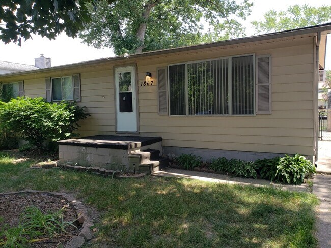 Building Photo - 1867 Rustic Ln