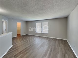 Foto del edificio - 6861 Maywood Cir