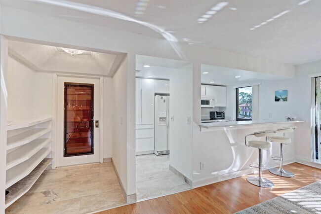 Foto del edificio - 318 Brackenwood Cir