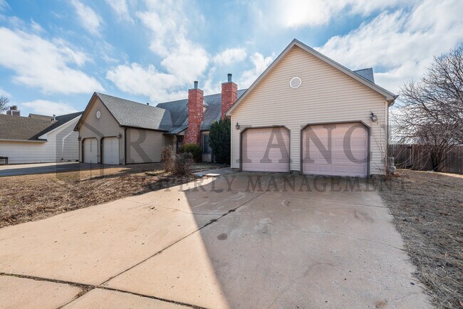 Building Photo - 1417 S Goebel Cir