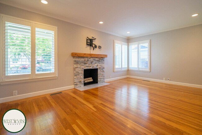 Foto del edificio - Stunning 3 Bed / 2 Bath Home | Attached Ga...