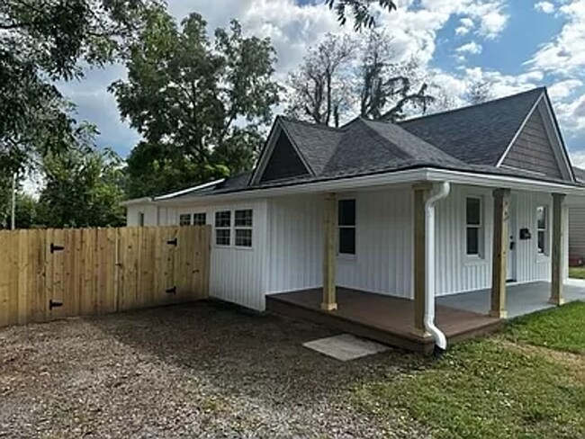 Foto del edificio - 1204 E Myrtle Ave