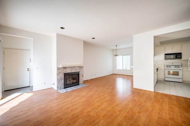 Building Photo - 500 E Lexington Dr