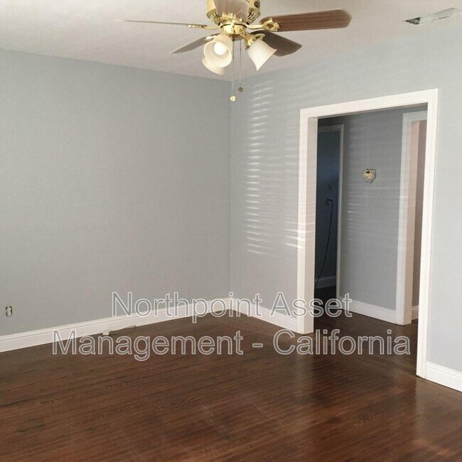Foto del edificio - 2129 Juliesse Ave