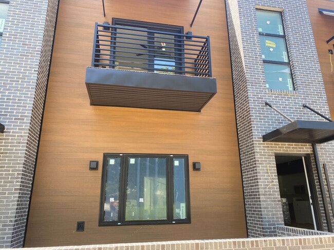 Building Photo - Edge Luxury Townhomes