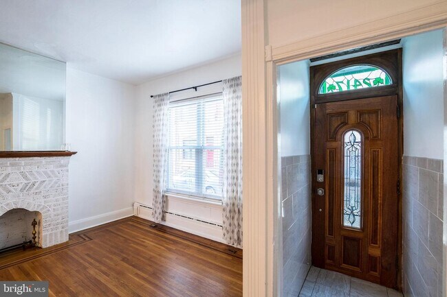 Building Photo - 2417 S Mole St