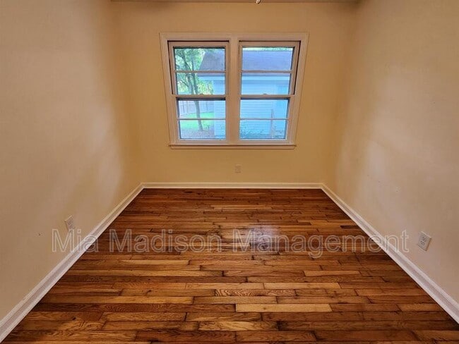 Building Photo - 2108 E 65th St