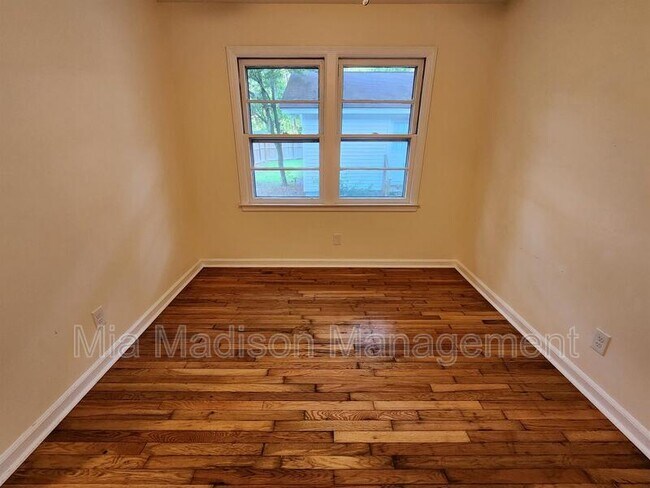 Foto del edificio - 2108 E 65th St