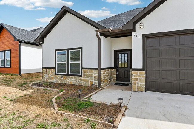Foto del edificio - Spacious Custom New Build- 4 Bed 2 Bath Ho...