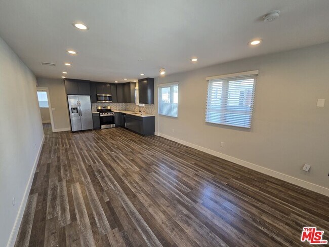 Foto del edificio - 1255 N Kingsley Dr