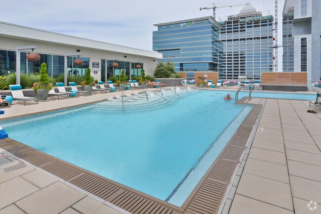 Área de piscina - The Francis