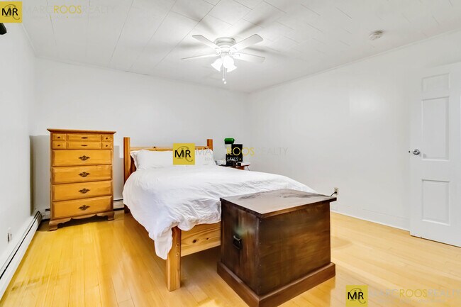 Building Photo - 293 Elm St