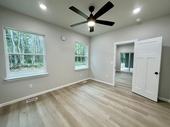 Building Photo - 630 Wortham Ave