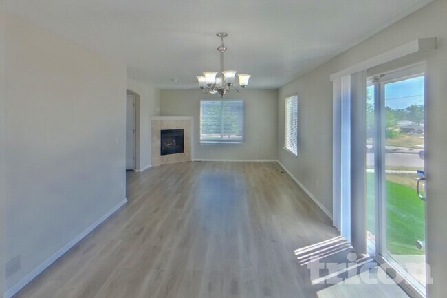 Foto del edificio - 2728 Sierra Springs Dr