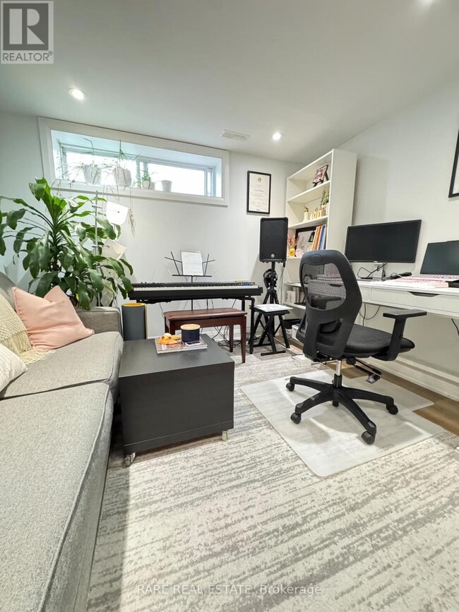 Building Photo - 980 Jacarandah Dr